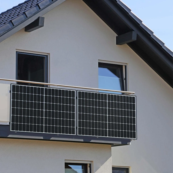 Möglichkeiten Hintergrund: Balkonkraftwerk an Balkon Flach